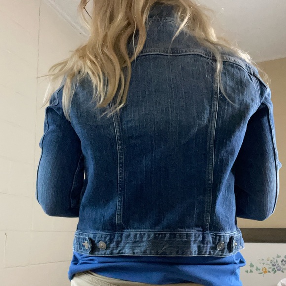 Classic Women’s Denim Jean Jacket - Picture 2 of 6